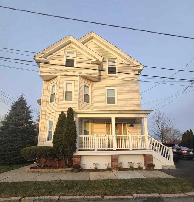 Building Photo - 8 Seymour Ave