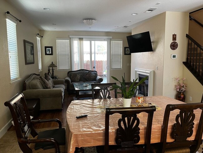 Foto del edificio - Great 4 Bedroom, 3 Bathroom 2100 sqft. Folsom Home for Lease