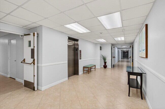 Foto del edificio - 290 W Palmetto Park Rd