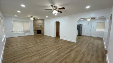 Building Photo - 604 Glenn Pkwy