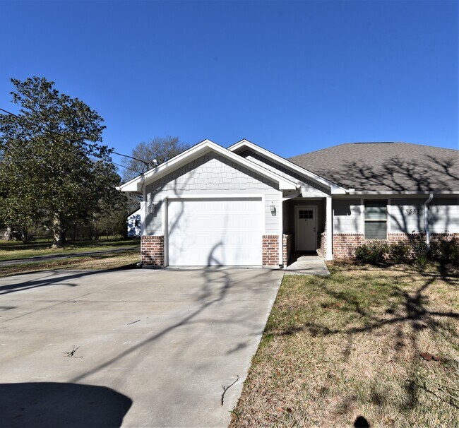 5553 Hogaboom Rd, Groves, TX 77619 House for Rent in Groves, TX