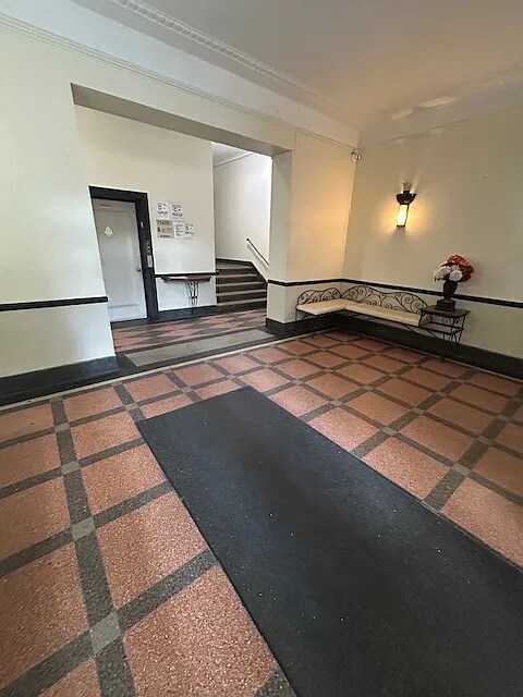 Foto del edificio - 63-45 Wetherole St