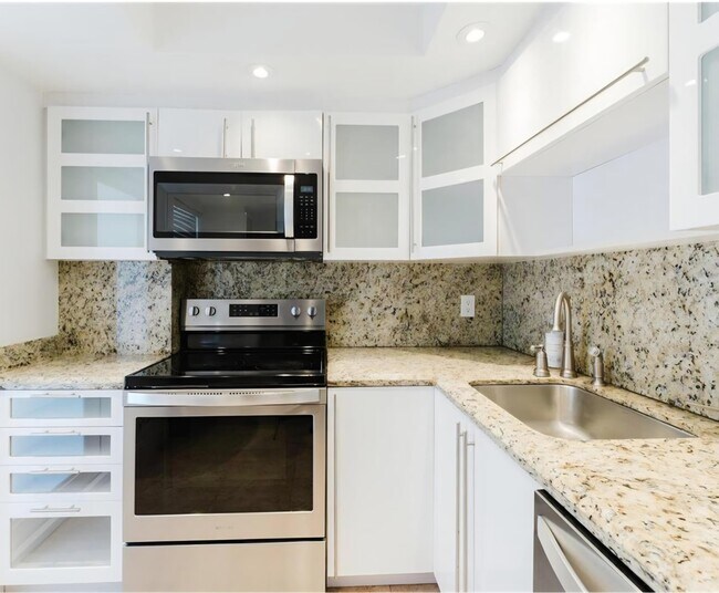 Building Photo - 2671 S Course Dr