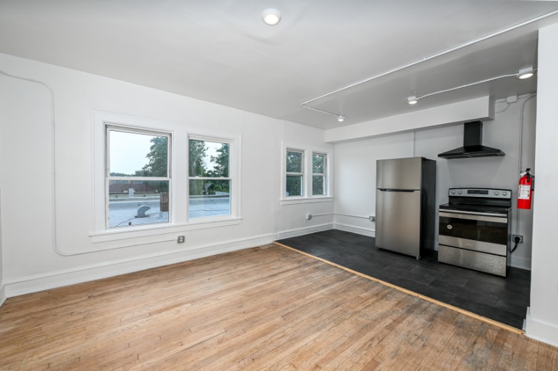 Foto principal - 1384 W 83rd St