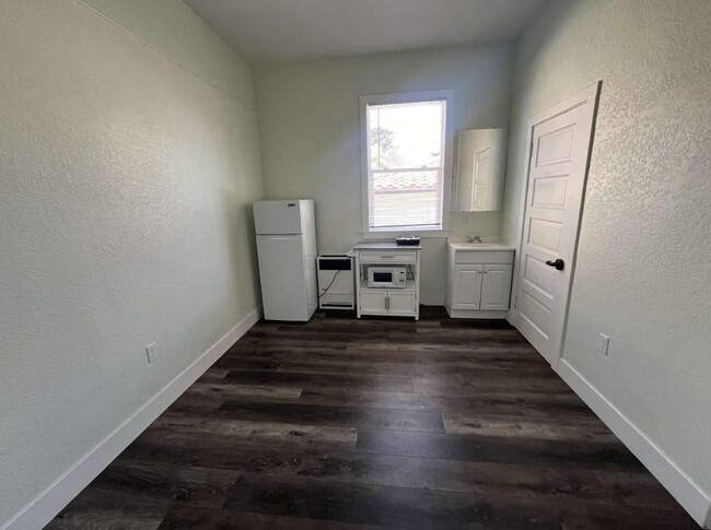 Interior Photo - 732 E. Santa Clara St.