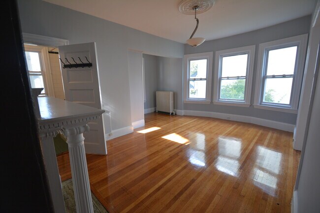 Living/Dining Rm with bay windows, alcove for desk, deep closet and fireplace. - 23 Congreve St