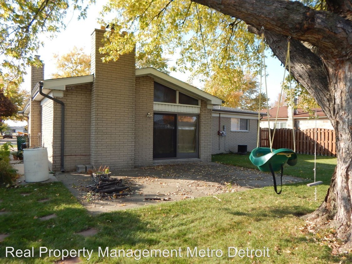 Primary Photo - 35312 Dearing Dr
