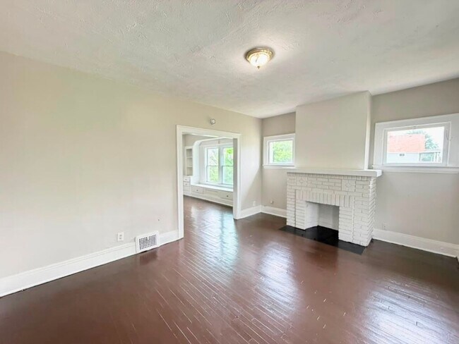 Building Photo - 3454 E 118th St