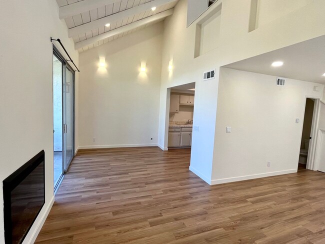 Building Photo - Encinitas Beach Townhome with Yard West of...