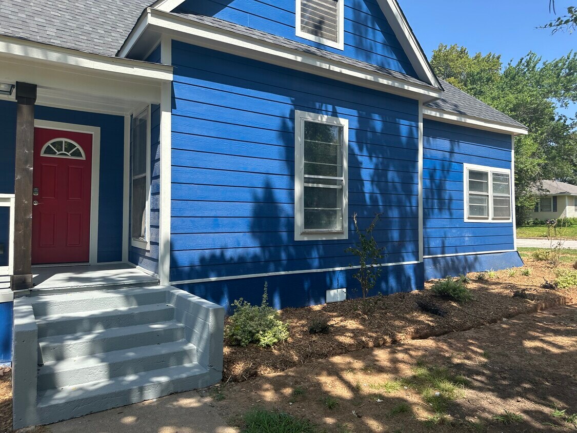 Foto principal - 430 E Woodard St