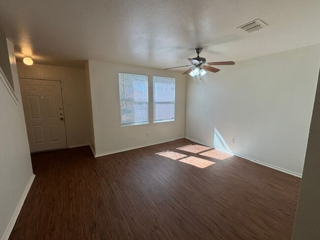 Building Photo - 1424 Krista Dr