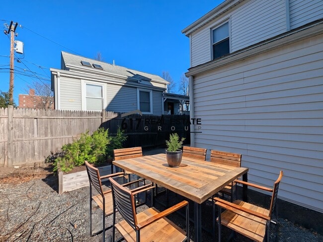 Building Photo - 5 Rifle Ct