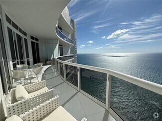 Building Photo - 15811 Collins Ave