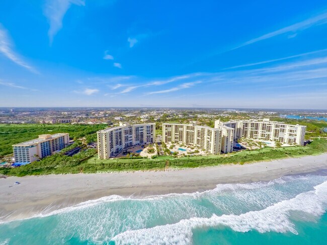 Foto del edificio - 100 Ocean Trail Way