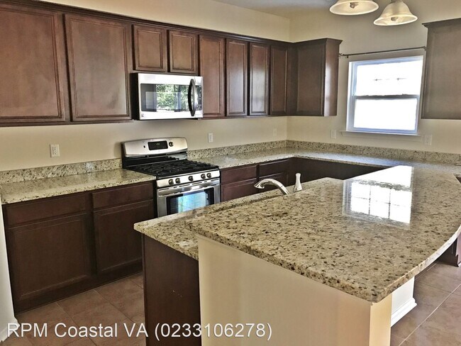 Building Photo - 4 br, 3.5 bath House - 205 Cheeseman Rd