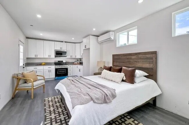 Building Photo - Imperial Beach