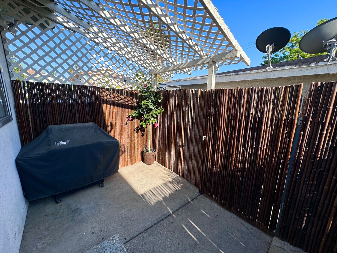 House Veranda - Angle View - 2117 Locust Ave