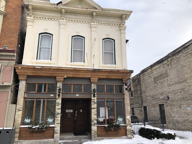 Building Photo - 906 S 5th St