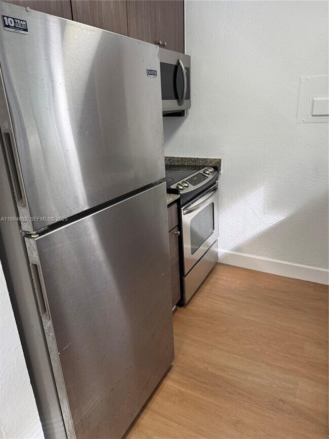 Foto del edificio - 180 NE 71st St