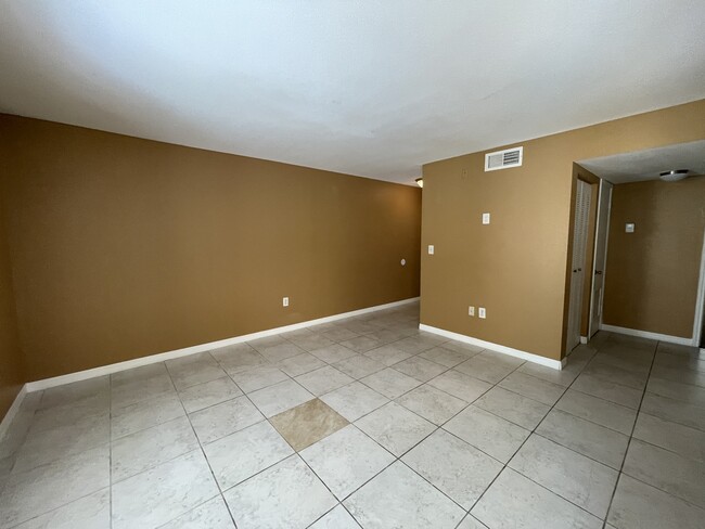 Building Photo - 2350 NW 33rd St