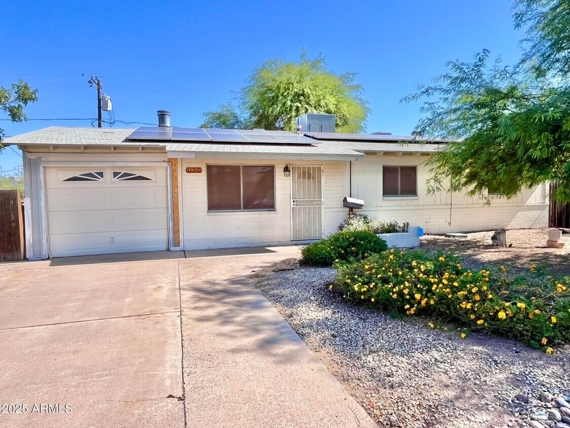 Foto principal - 1130 W 10th St