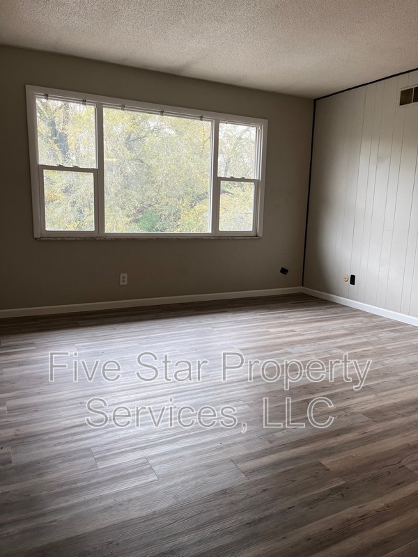 Primary Photo - 205 W Allen St