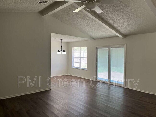 Foto del edificio - 800 W Vicksburg St