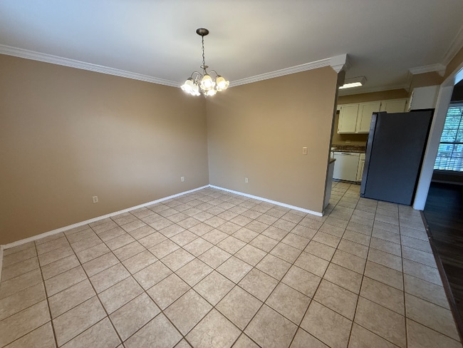 Building Photo - 305 Preston Dr