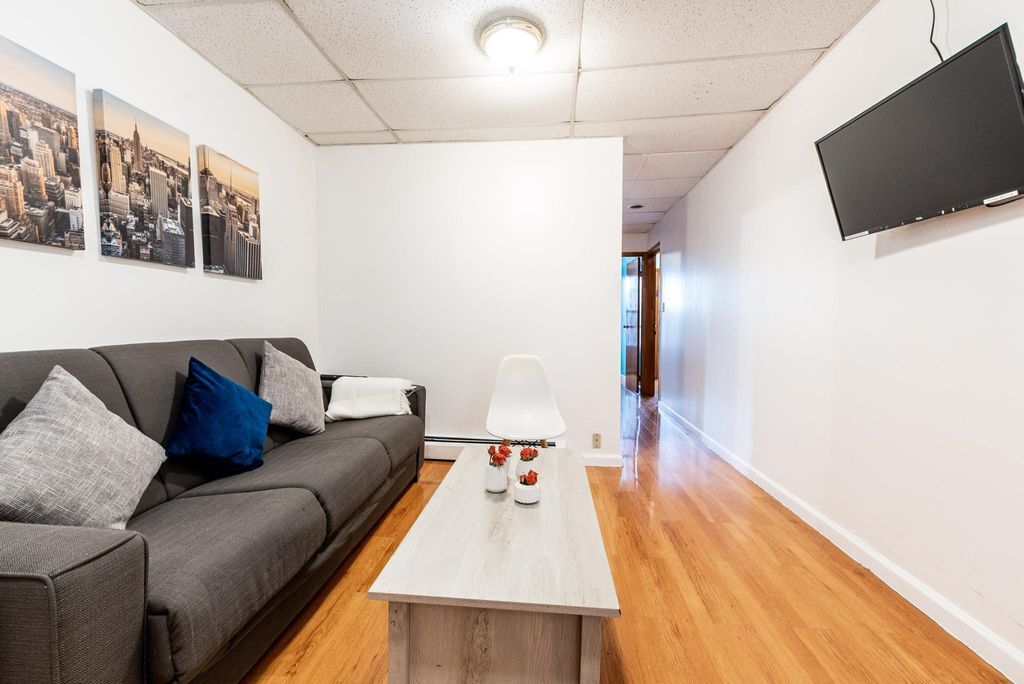 sala de estar - 185 Newark Ave