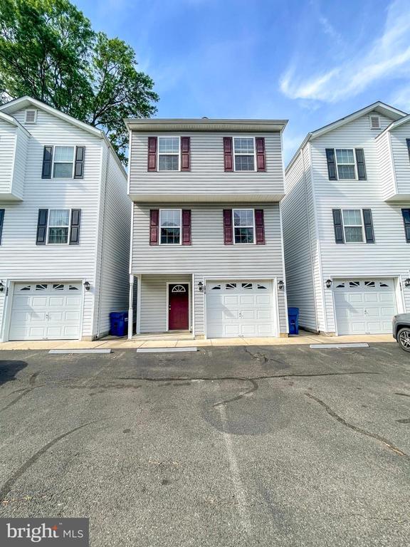 Building Photo - 3810 5th St
