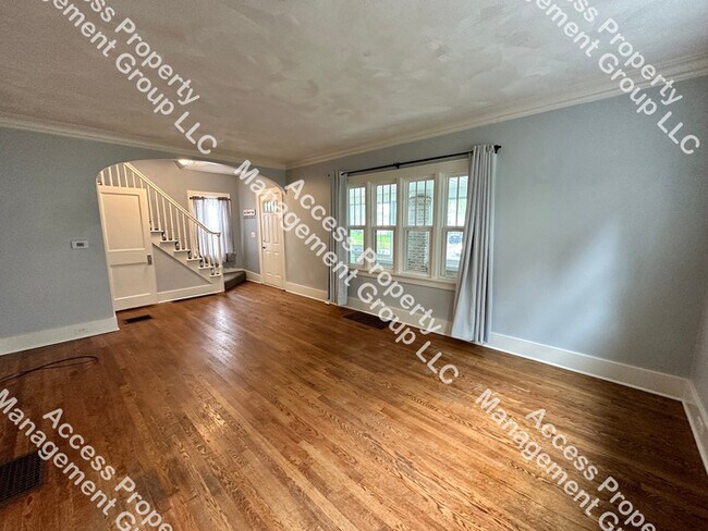 Foto del edificio - Beautiful SE Side Four Bedroom Home
