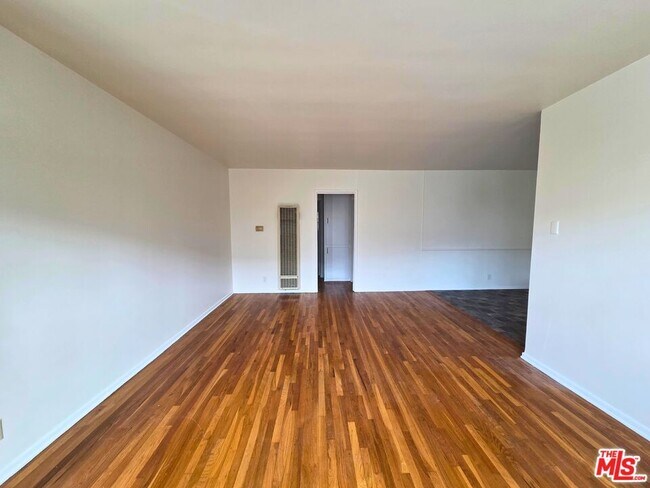 Foto del edificio - 7621 Hampton Ave