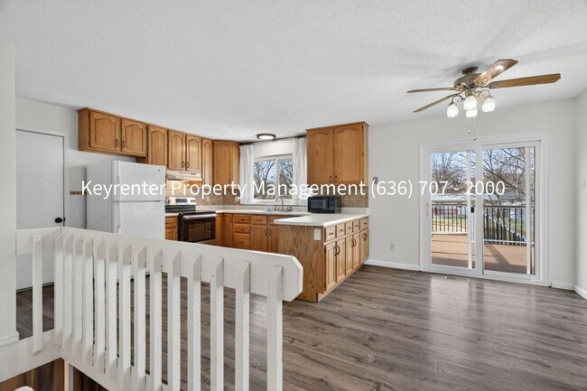 Foto del edificio - Spacious 3BR Home with Finished Basement in St. Charles