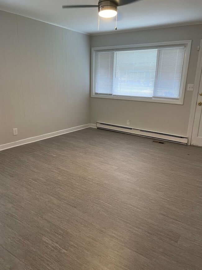 Foto del edificio - Updated 3 Bedroom- Convenient to Restaurants, Cone Hospital & Wendover Ave