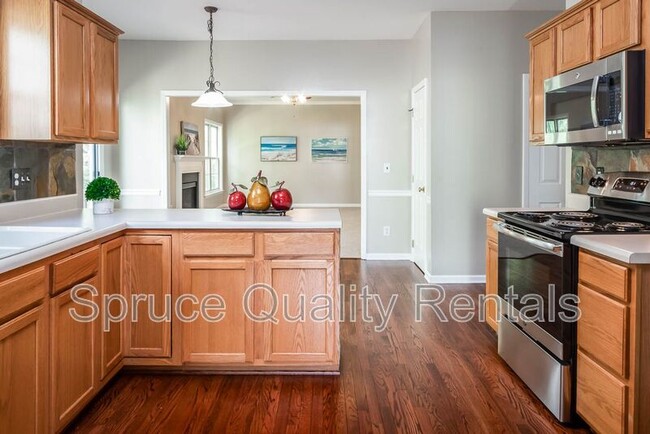 Building Photo - 6633 Speight Cir