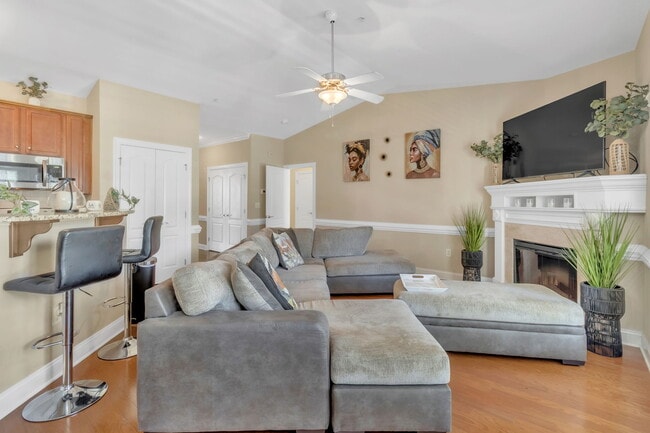 Foto del edificio - 124 Gallery Dr