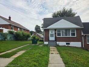 Building Photo - 119 Larch Ave