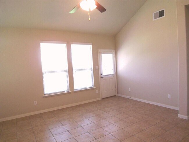 Foto del edificio - You must see this Stunning 2 story Townhou...