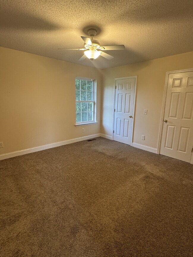 Building Photo - Brand New Listing – North Hall