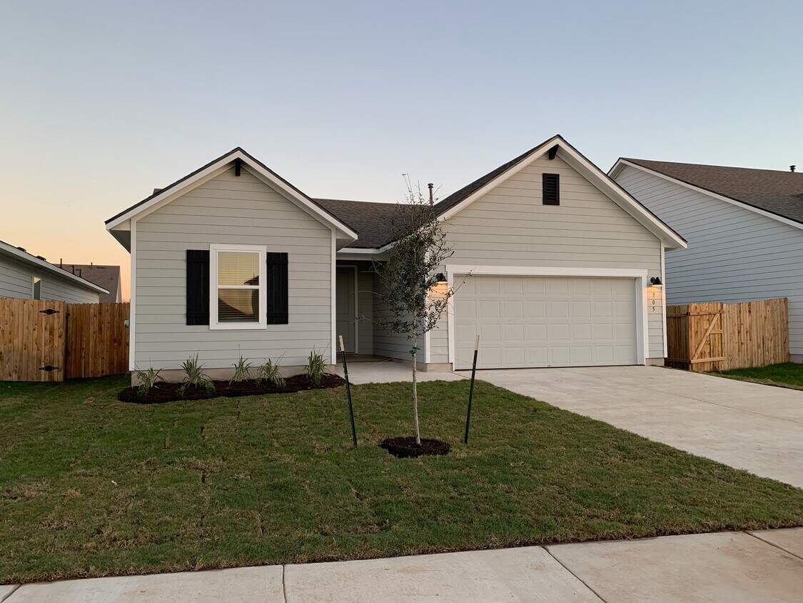 305 Coldspring Lp, Bastrop, TX 78602 House Rental in Bastrop, TX