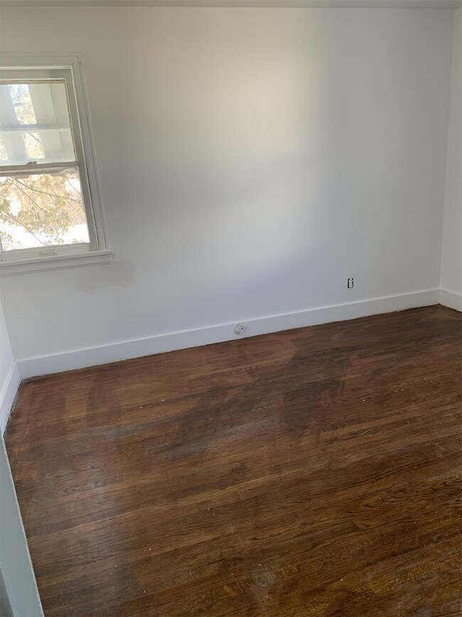 Building Photo - 1407 N Machin Ave