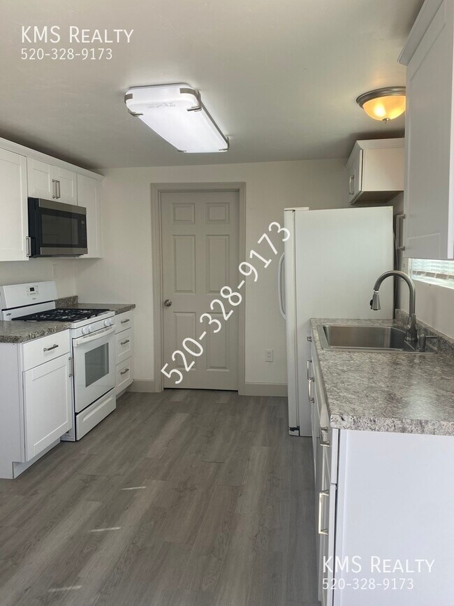 Foto del edificio - Newly Remodeled Duplex - OWNER/AGENT
