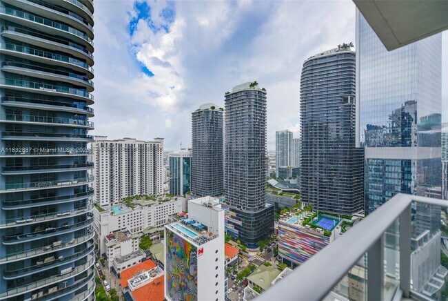 Building Photo - 1010 Brickell Ave