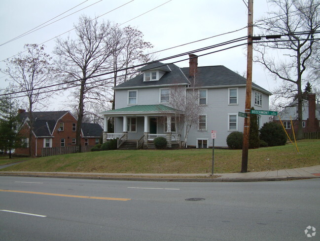 Building Photo - 2332 Beechmont