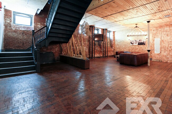 Building Photo - 949 Willoughby Ave