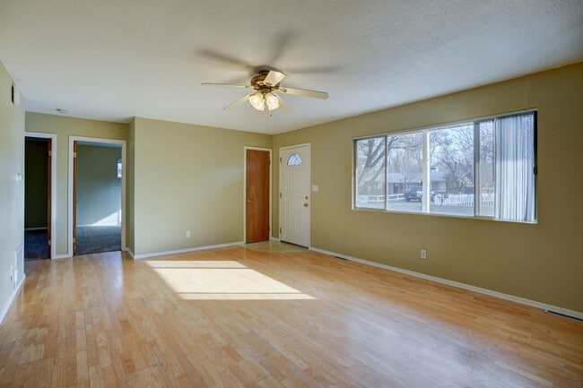 Building Photo - Home for Rent Near Willow Lake!