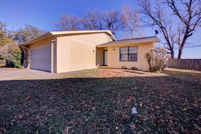 Foto del edificio - 8039 - 8041 S 79th E Ave Duplex