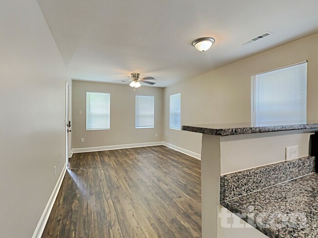 Foto del edificio - 5229 Harmon Pl