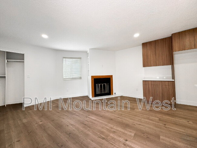 Building Photo - 985 Horsley Cir