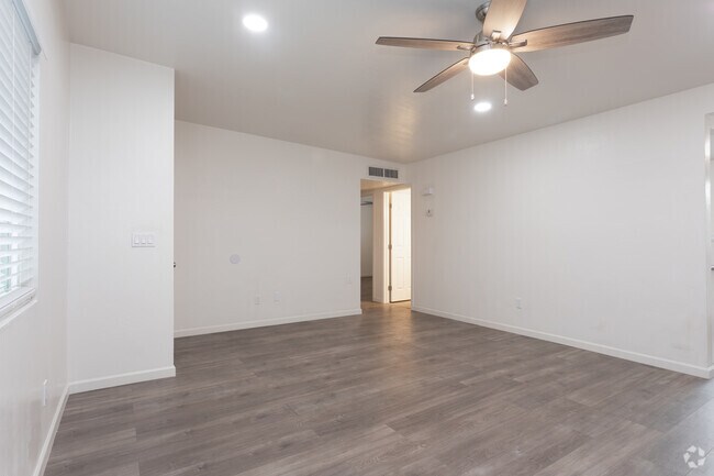 2BR, 1BA - 950SF - Santa Fe Casitas